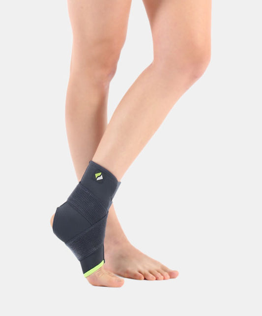 RÉF 401 Attelle de cheville enveloppée de néoprène